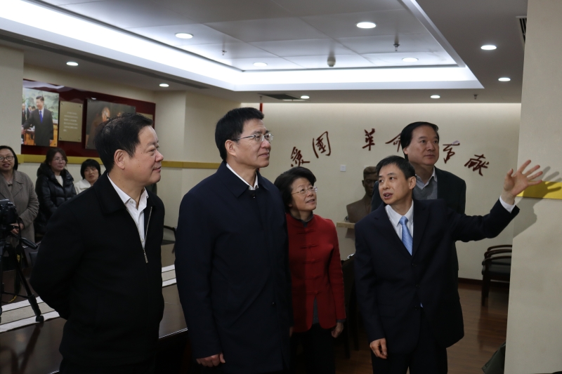 陈为能陈龙解说.JPG